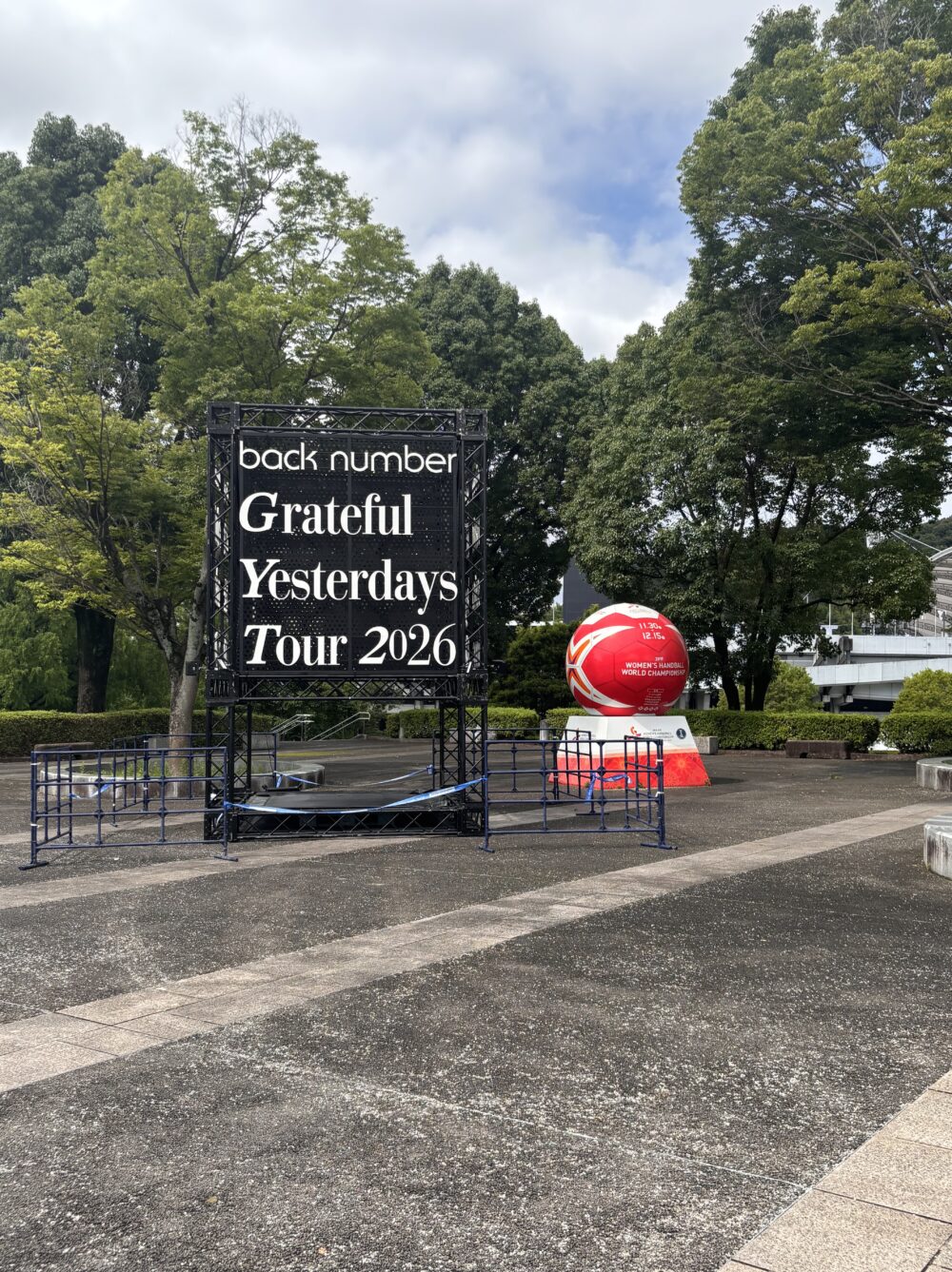 back numberのライブ看板の写真
