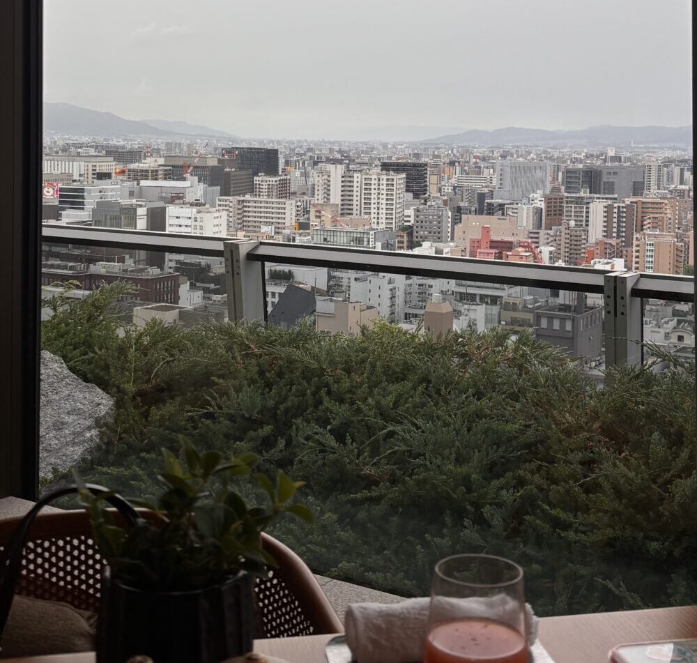 ホテルから見える福岡市内の写真